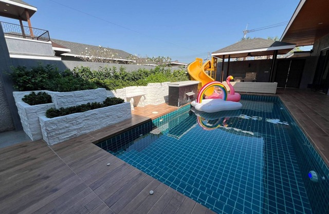 Hua Hin Pool Villa and Pool Table With 3 Bedrooms, 3 Bathrooms Near Cha-am Beach