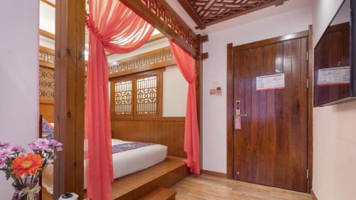 Huayue Hongyuanju Boutique Art B&B