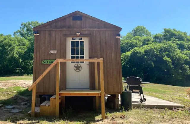 Huckleberry & Hucklebella Cabin