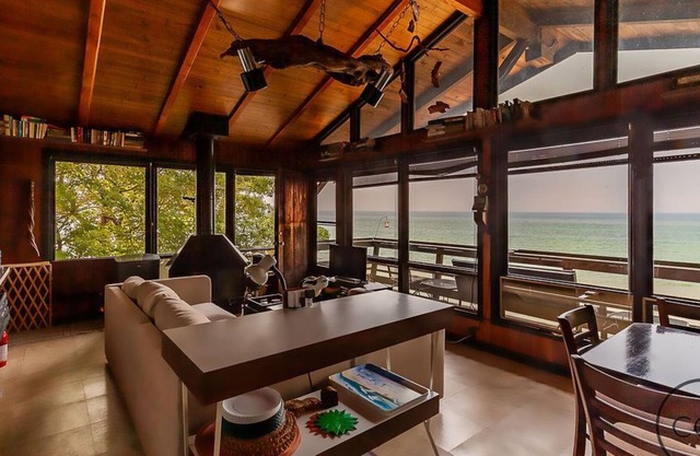 Huckleberry's Hideaway