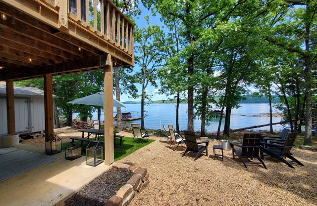 Huckleberry Shores-Lakefront & Lakeview Home-Near Boat Launch-Swimming Pool.