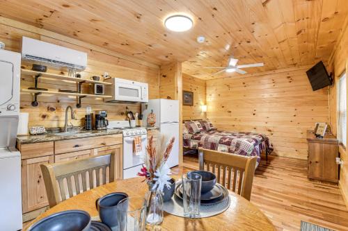 Hudsons Hideaway Cabin on Creek in Beattyville!