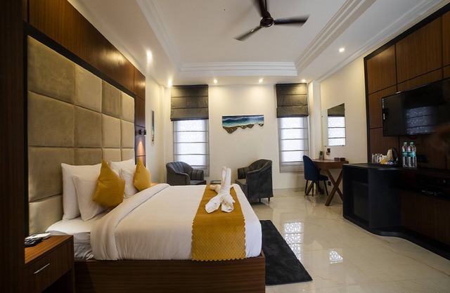 HUE GUH The Porto Candolim