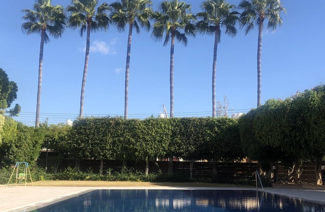 Enorme apartamento de lujo de 225 metros cuadrados junto al mar con piscina y balcón