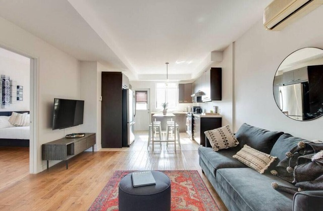 Huge 3 bedroom apartments in the Jean Talon Market by Denstays