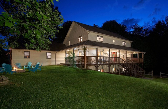 HUGE 5BR, 4.5BA, 3 King Suites, Dog Friendly!