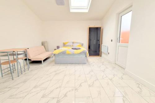 Huge 7-bedroom House in Croydon