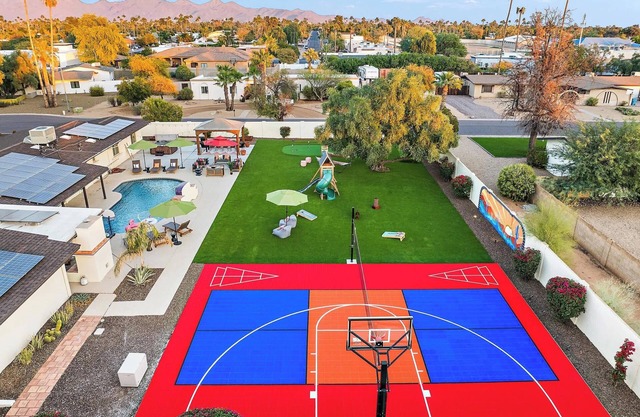 Huge 7 BR w/ Pickleball~Pool~Playset~HotTub~Arcade