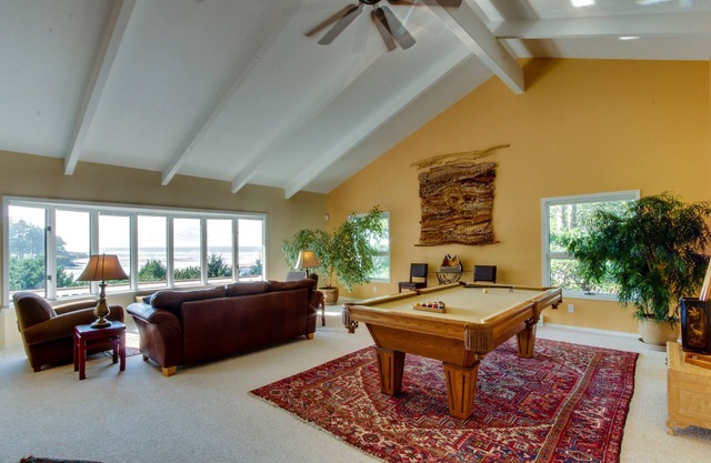 Enorme casa frente a la playa, impresionantes vistas, jacuzzi, rara privacidad, perros OK!