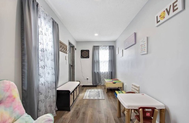 Huge Best Parking Laundry AC BBQ Patio
