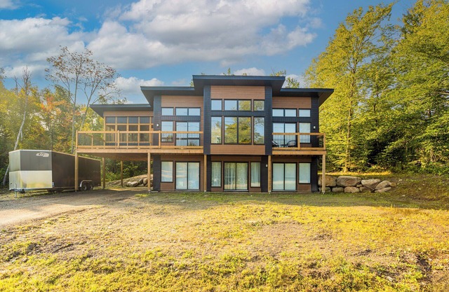 Huge modern chalet with spa and lake access