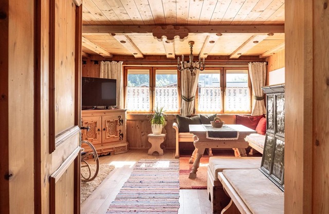 120m² Tyrolean charm with sauna, ski room 2 minutes to the ski bus