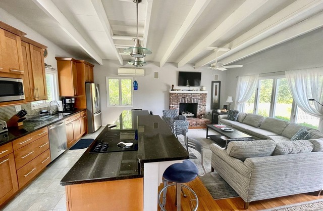 Huge Fenced-In Yard Near Beach & Bay - Thoughtful Amenities - '24 Booking Quick