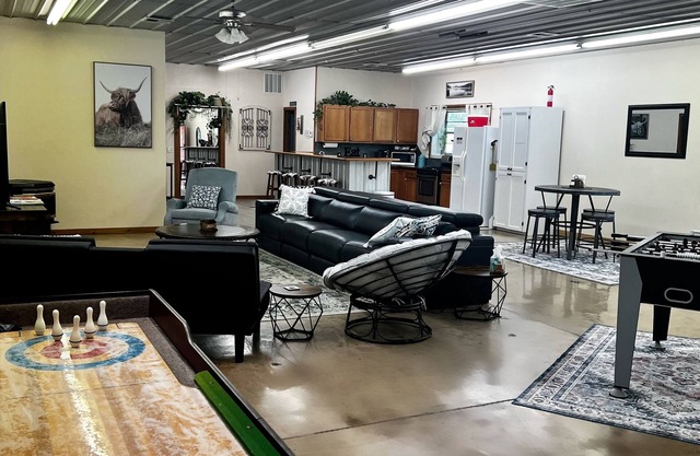 HUGE Gameroom-Style Barndo in the countryside, minutes to Lake McMurtry & OSU!