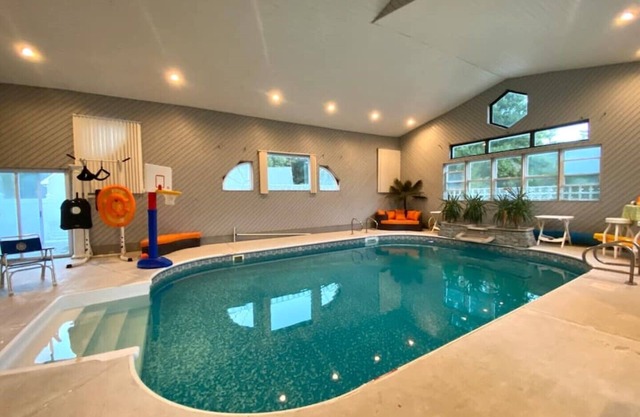 Huge house w/ Indoor pool, arcade, sports bar