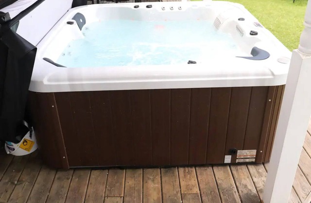 Huge lakefront room, pool, hottub, sauna #10