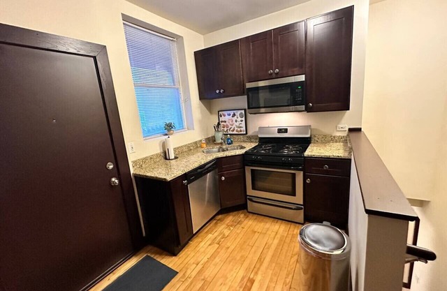 Huge Lakeview Retreat Sleeping 20 with Parking!