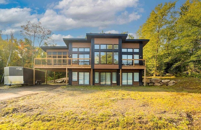 Huge modern chalet with spa and lake access