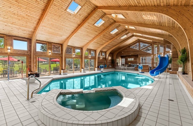 Huge Modern Home on 10 Acres-Indoor Pool & Sauna!