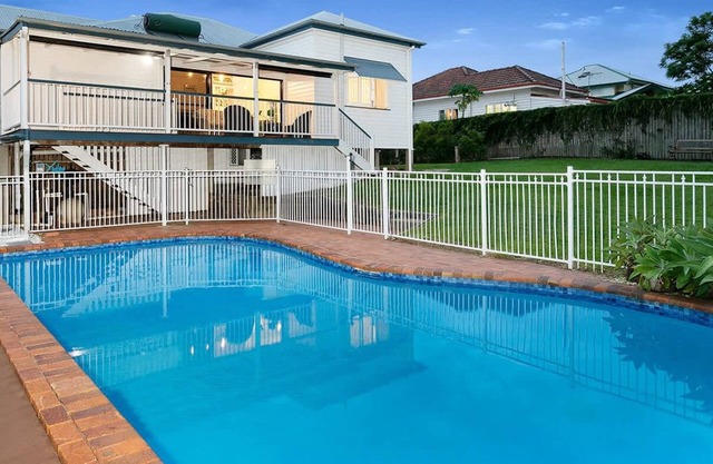Huge Pool|Indooroopilly Queenslander|Pet Friendly