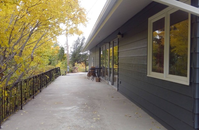 Enorme Casa Privada en Rock Creek en el inicio de la Carretera Escénica Beartooth
