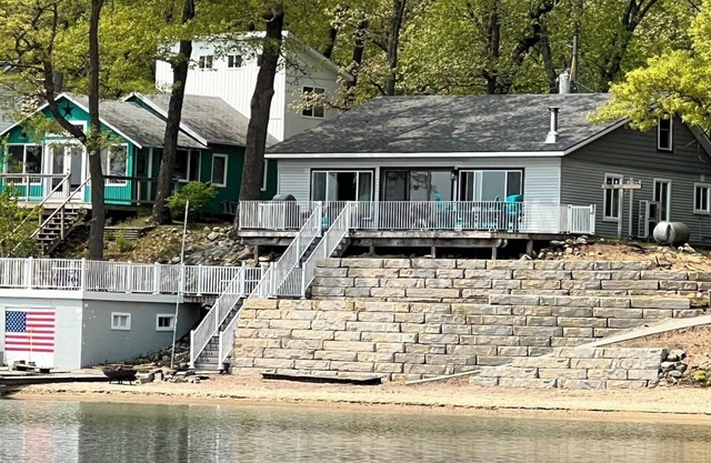 Huge sandy beach with amazing lake view directly on Big Star Lake!