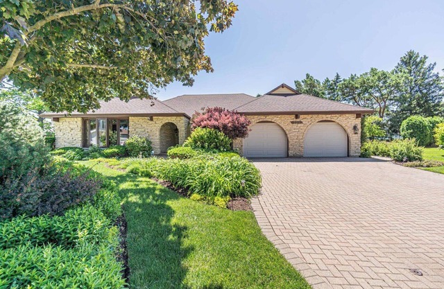 Huge Schaumburg 5 br/3.5ba w/ bonus rooms/office