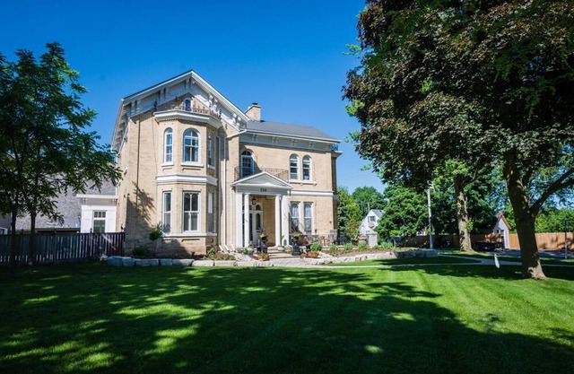 Hughson Hall Bed & Breakfast