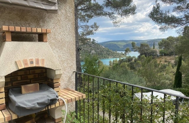Hugo's Garriga with its terrace and private access to Lake Esparron de Verdon