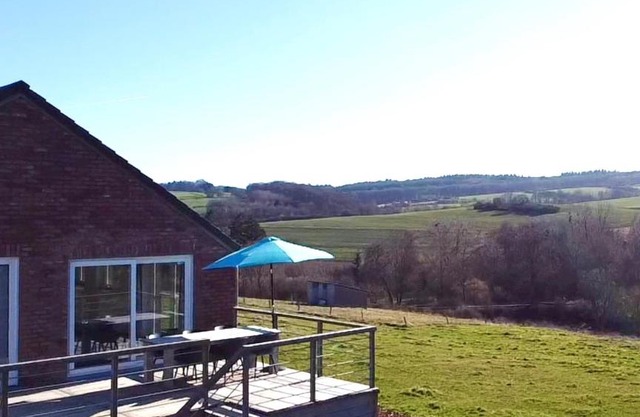 Huis met zonneterras, tuin en panoramisch uitzicht