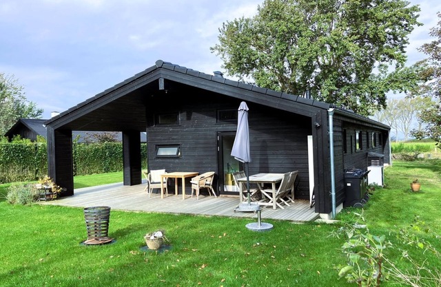 "Huldrik" - 100m from the sea by Interhome