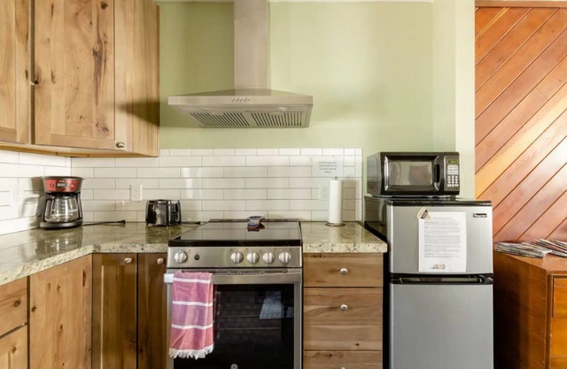 Hummingbird House (Unit B)