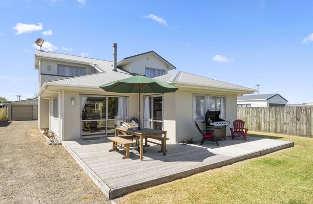 Hunia Haven - Himatangi Beach Holiday Home