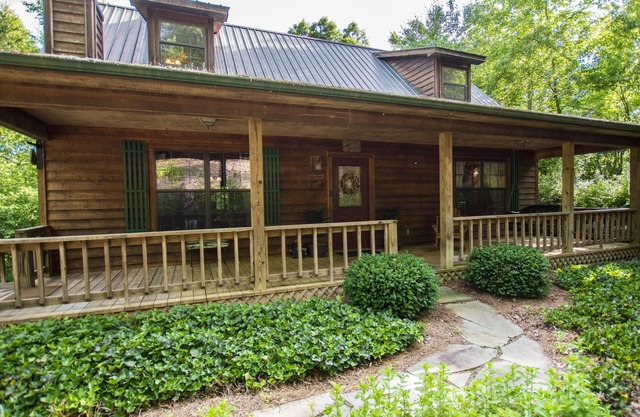 Cabina delantera de "Hunker Down" Creek, en las montañas Blue Ridge