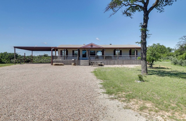 Hunt, Fish, Unwind: Countryside Escape in Texas!