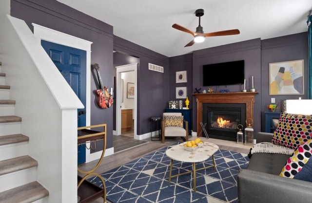Modern Escape / Sleeps 12 / Near St. Louis Must-Sees
