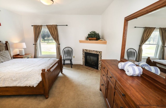 Hunter Mtn 2BR Condo | Ski-In/Ski-Out & Fireplace
