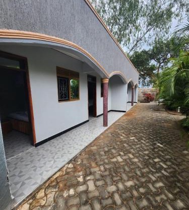 Hunters Den Resort Budaka