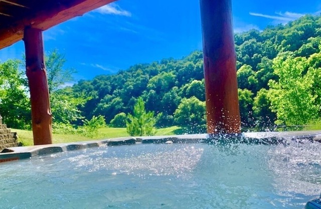 Hunters Hollow 5bed w/ HotTub