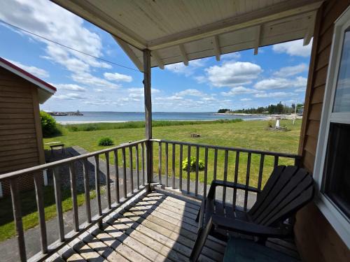 Hunts Point 2-BR Oceanview Rustic Coastal Retreat