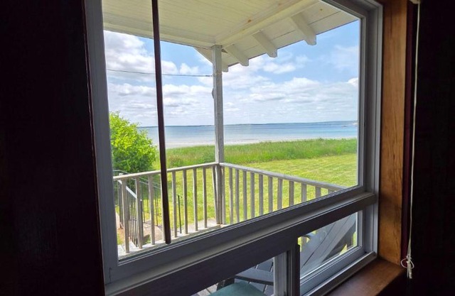 Hunts Point 2-BR Coastal Retreat - Cottage # 1