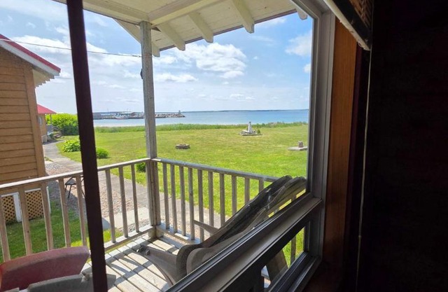 Hunts Point 2-BR Coastal Retreat - Cottage # 4