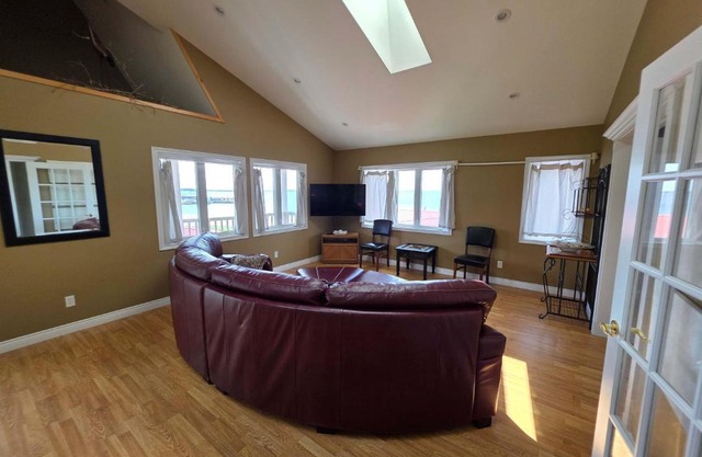Hunts Point Rustic Coastal Retreat Deluxe Suite