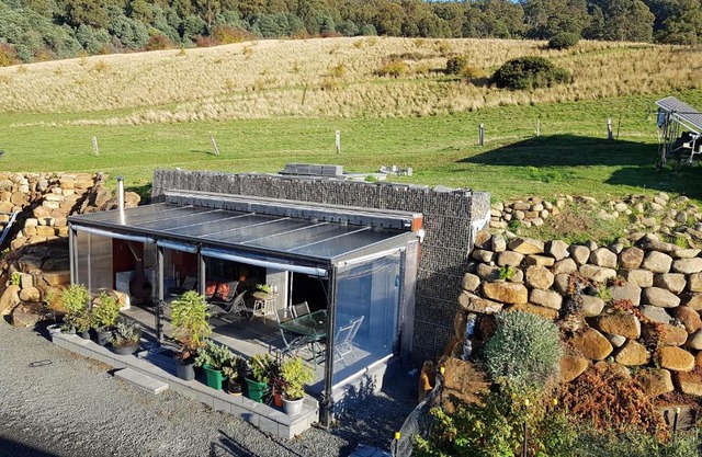 Huon Burrow -Water views, Underground cozy retreat
