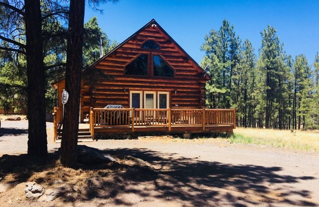 Hurd Cozy Log Cabin