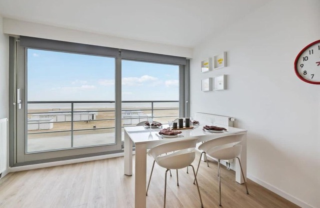 Huswell - Apartment with frontal sea view in Knokke