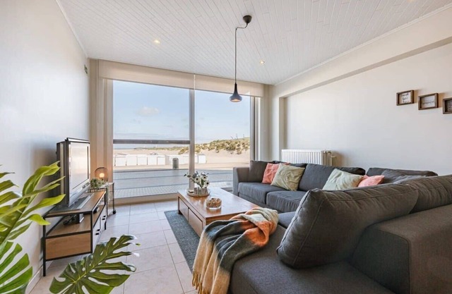 Huswell - Beachfront apartment in Zeebrugge