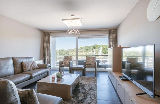 Huswell - Bright apartment with parking near the beach