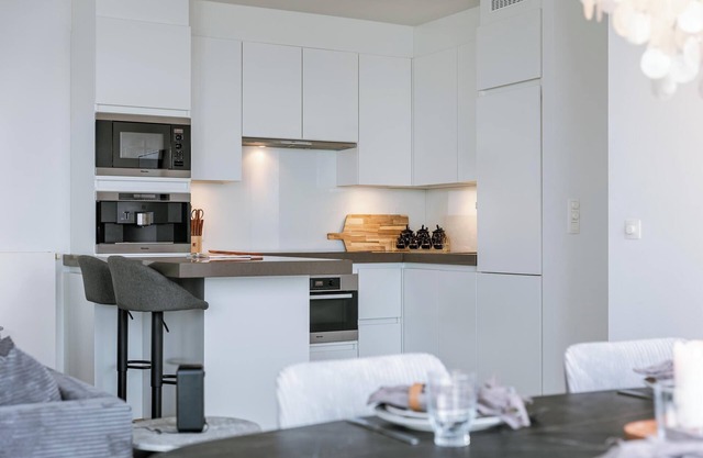 Huswell - High, Luxurious Apartment with wide city view