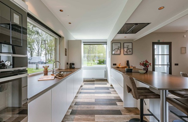 Huswell - Holiday home along the canal with great views
